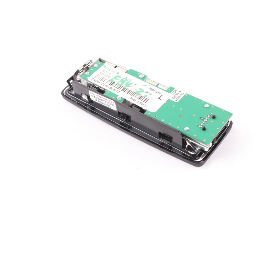 Lampka Oświetlenie Kabiny Podsufitki Lewa Tył 9202921 do BMW F11 X3 F25 o numerze 9202919 BMW F11 X3 F25 Lampka Oświetlenie Kabiny Podsufitki Lewa Tył 9202921 - SKU 9202919 - Numer Części 9202919