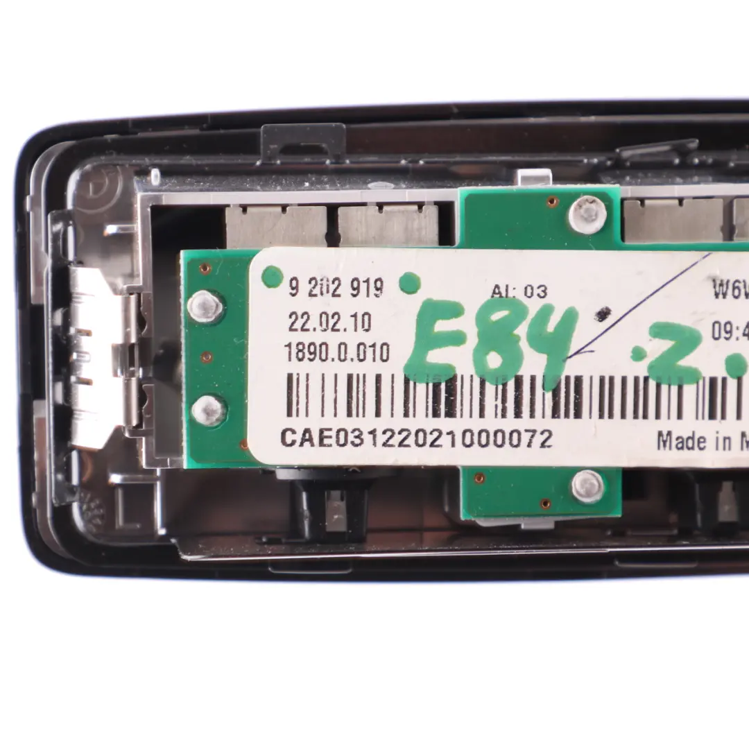 Lampka Oświetlenie Kabiny Podsufitki Lewa Tył 9202921 do BMW F11 X3 F25 o numerze 9202919 BMW F11 X3 F25 Lampka Oświetlenie Kabiny Podsufitki Lewa Tył 9202921 - SKU 9202919 - Numer Części 9202919