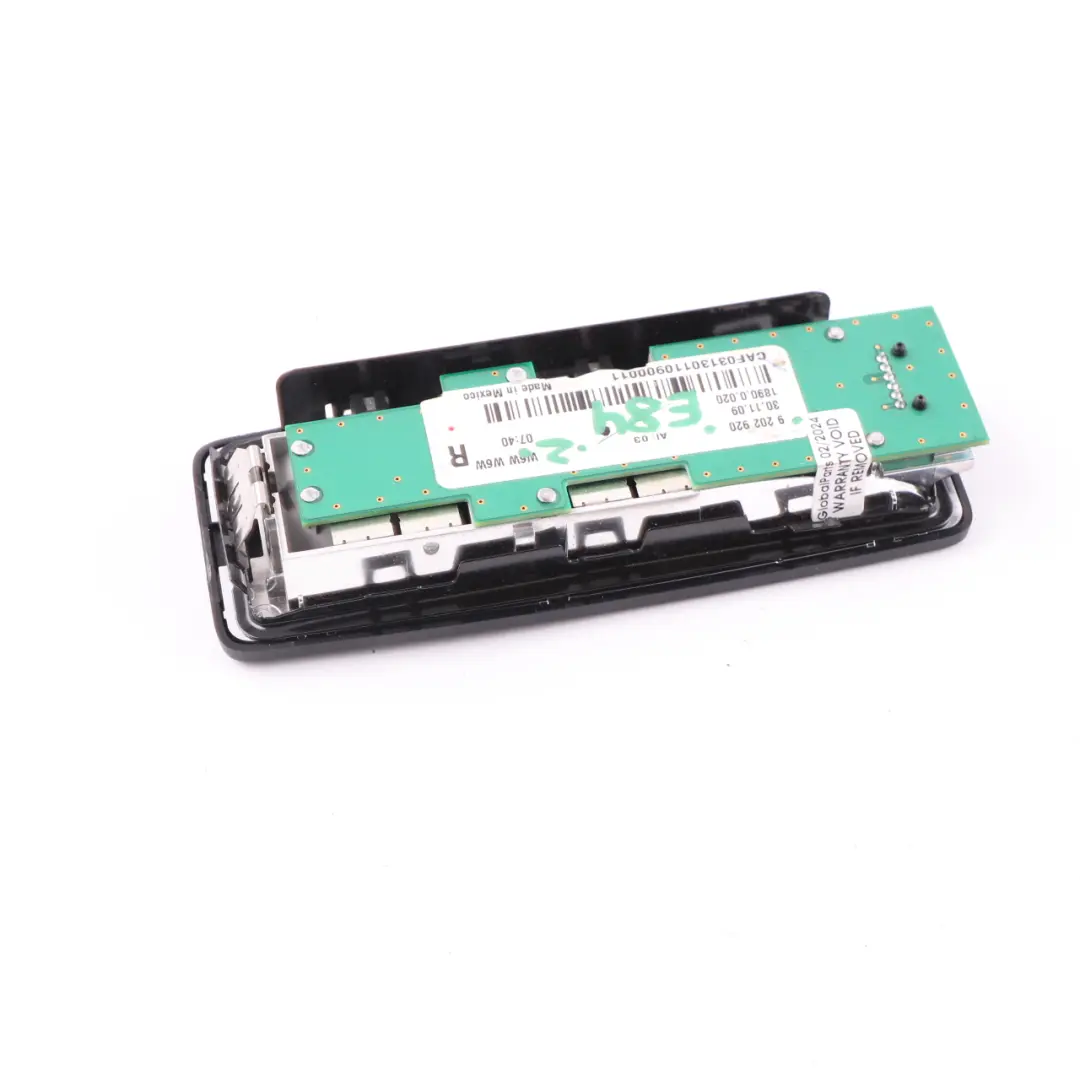 Luz Lectura Trasera De Techo Interior Negra Derecha para BMW X1 E84 con número de pieza 9202920 BMW X1 E84 Luz Lectura Trasera De Techo Interior Negra Derecha - SKU 9202920 - Número de pieza 9202920