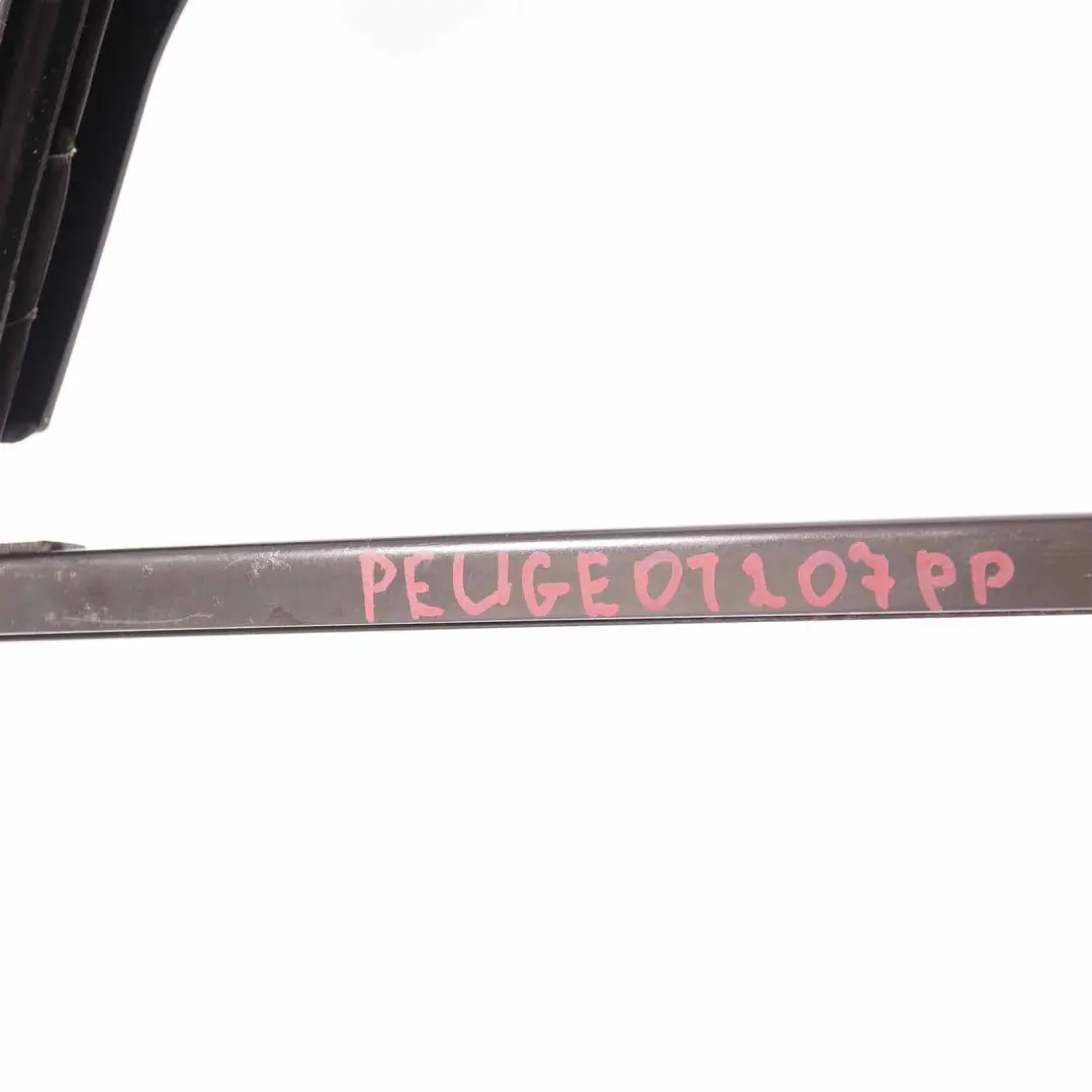 Quart Vitre Avant Porte Droite Vitrage AS2 pour Peugeot 207 à propos du numéro de pièce 9202H4 Peugeot 207 Quart Vitre Avant Porte Droite Vitrage AS2 - SKU 9202H4 - Numéro de pièce 9202H4