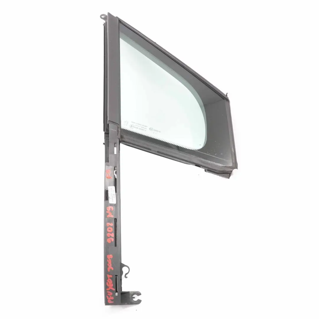 Vitre Latérale Avant Porte Droite Triangle Verre AS2 pour Peugeot 3008 à propos du numéro de pièce 9202N9 Peugeot 3008 Vitre Latérale Avant Porte Droite Triangle Verre AS2 - SKU 9202N9 - Numéro de pièce 9202N9