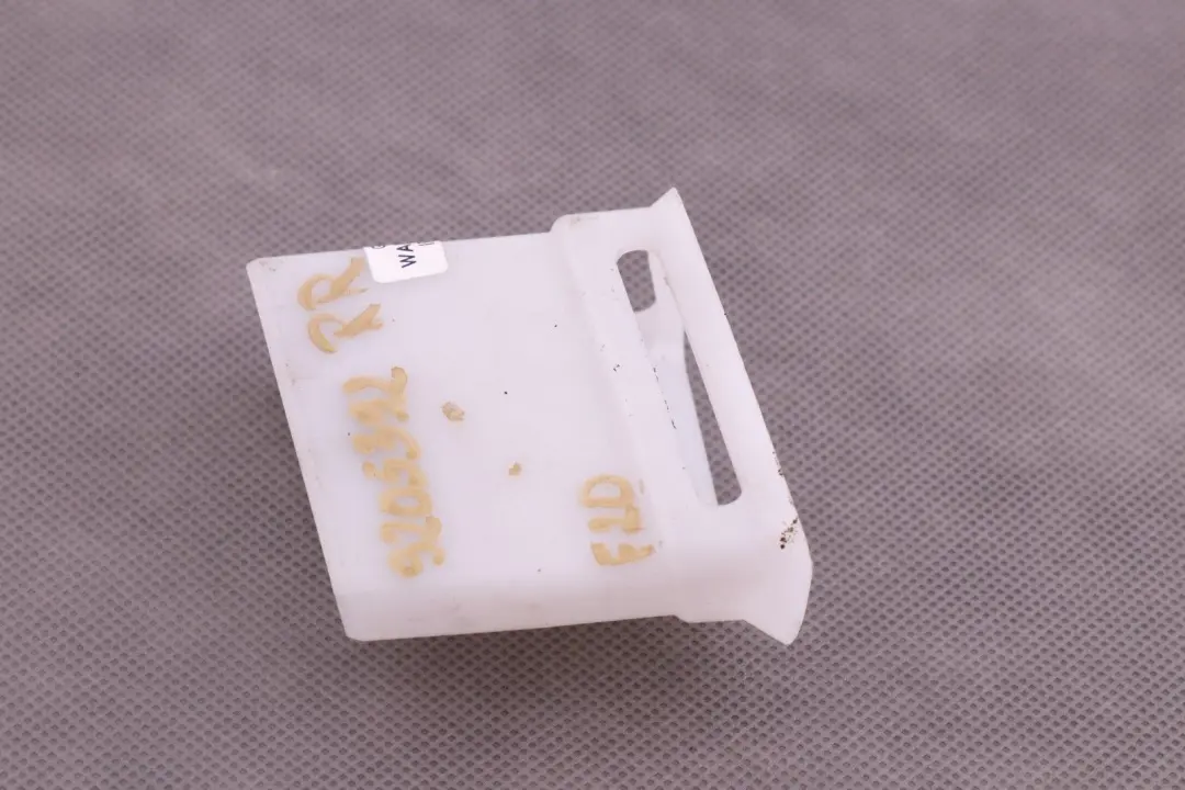 BMW F20 F21 Kanał grzewczy plastik wlot prawy tył - SKU 9205392 - Numer Części 9205392