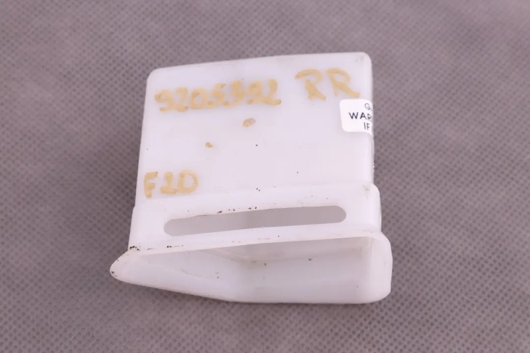 BMW F20 F21 Kanał grzewczy plastik wlot prawy tył - SKU 9205392 - Numer Części 9205392