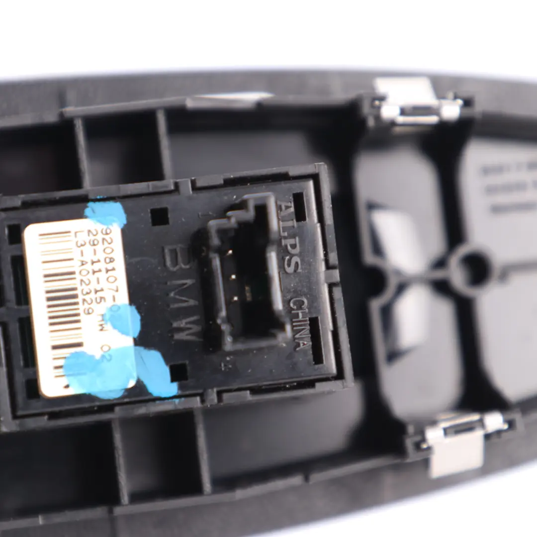 Alzacristalli Pannello Pulsante Nero Lato Passeggero per BMW X1 F48 con numero di parte 9208107 BMW X1 F48 Alzacristalli Pannello Pulsante Nero Lato Passeggero - SKU 9208107-5 - Numero di parte 9208107