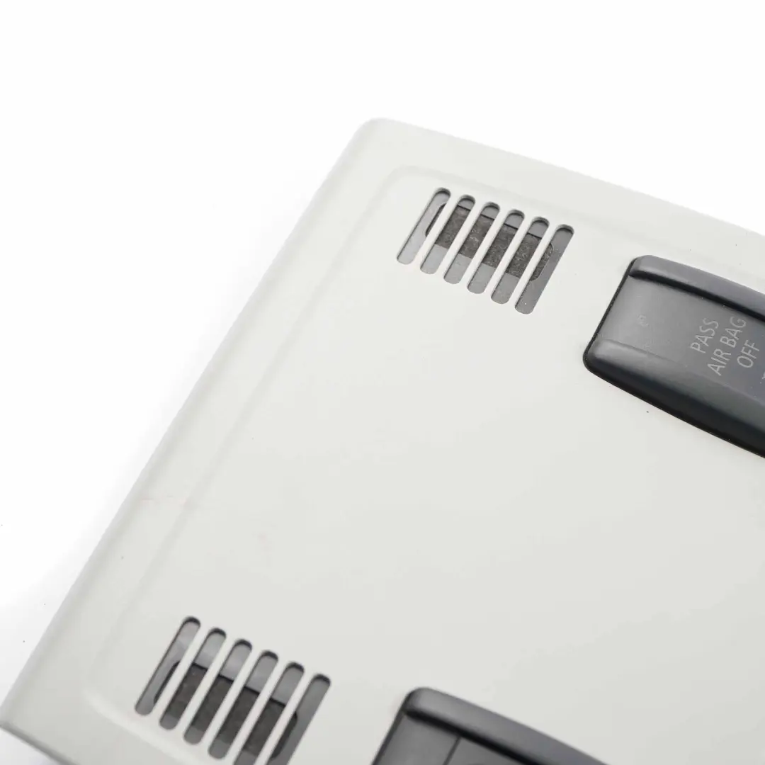 Feu de Toit Gris pour BMW E90 E91 E92 à propos du numéro de pièce 9209555 BMW E90 E91 E92 Feu de Toit Gris - SKU 9209555 - Numéro de pièce 9209555