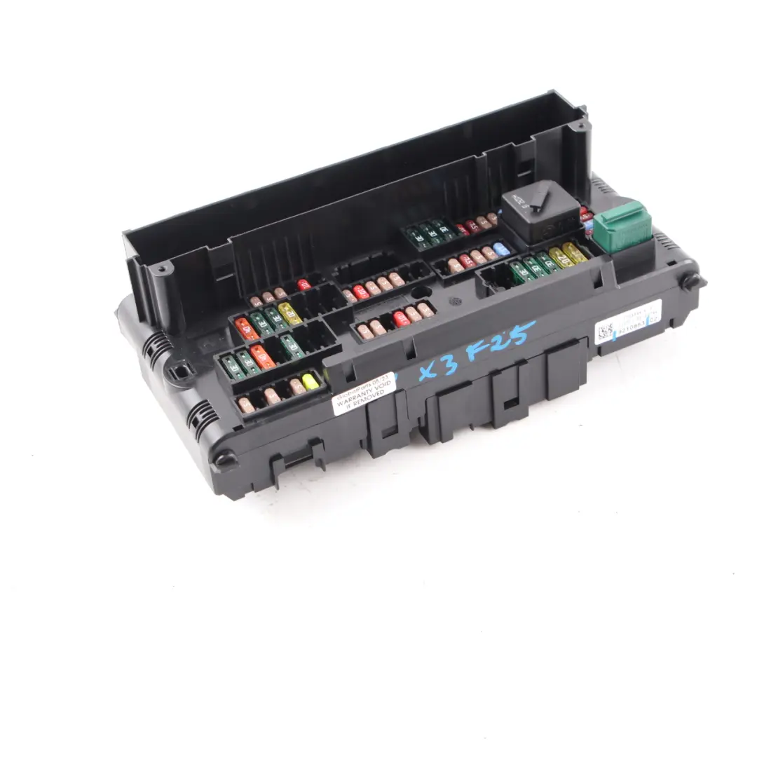 Skrzynka Bezpieczników Przekażników Elektrycznych do BMW F25 o numerze 9210863 BMW F25 Skrzynka Bezpieczników Przekażników Elektrycznych - SKU 9210863 - Numer Części 9210863