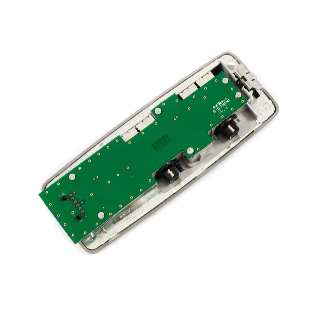 Lampka Kabiny Tylna Tył Prawa do BMW E84 o numerze 9215612 BMW E84 Lampka Kabiny Tylna Tył Prawa - SKU 9215612 - Numer Części 9215612