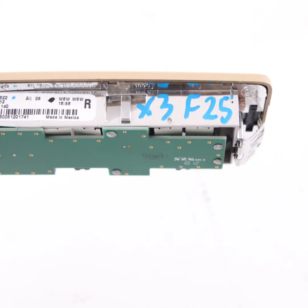 Lampka Wewnętrzna Prawy Tył Savannabeige Beżowa do BMW F11 X3 F25 o numerze 9215622 BMW F11 X3 F25 Lampka Wewnętrzna Prawy Tył Savannabeige Beżowa - SKU 9215622 - Numer Części 9215622