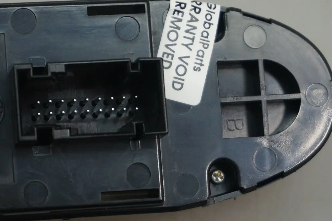 Window Switch Panel BMW E90 E91 Lifter Driver's Side Right O/S Memory 9132143 to with Part number 9217338 Window Switch Panel BMW E90 E91 Lifter Driver's Side Right O/S Memory 9132143 - SKU 9217338 - Part number 9217338