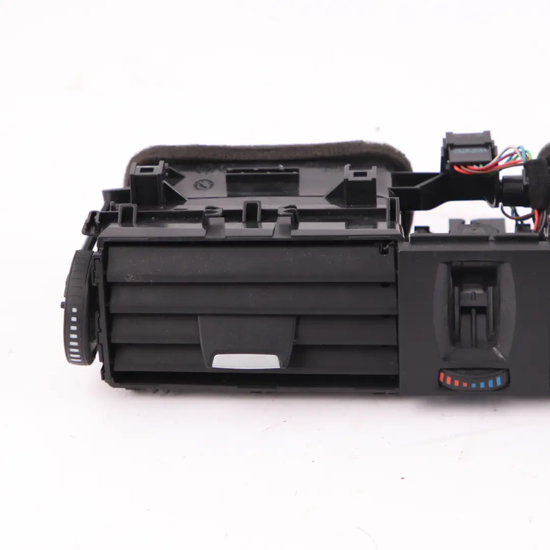 Kratka Wlotu Powietrza Deski Rozdzielczej Środkowa do BMW F30 F82 M4 o numerze 9218552 BMW F30 F82 M4 Kratka Wlotu Powietrza Deski Rozdzielczej Środkowa - SKU 9218552-1 - Numer Części 9218552