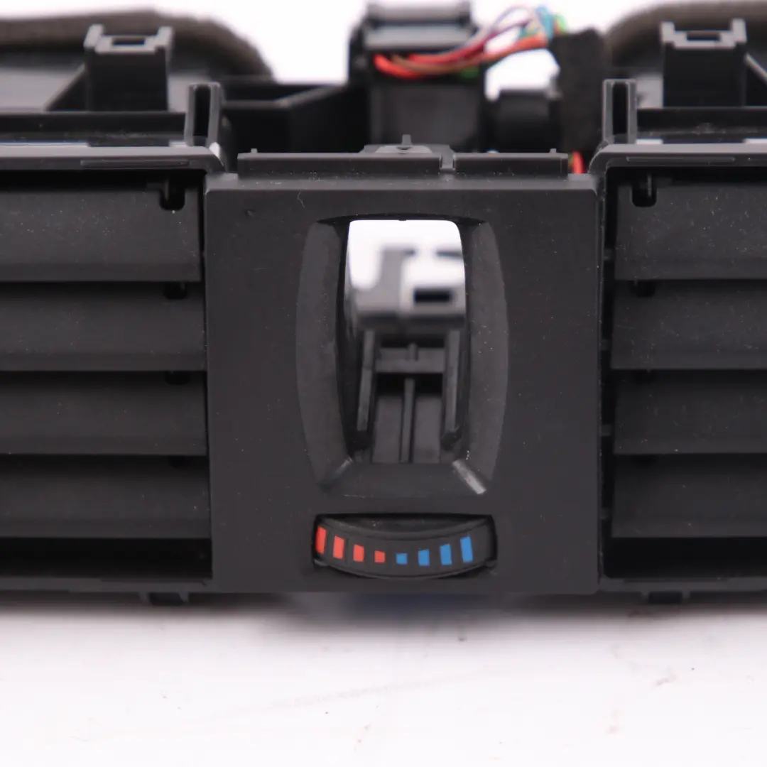 Kratka Wlotu Powietrza Deski Rozdzielczej Środkowa do BMW F30 F82 M4 o numerze 9218552 BMW F30 F82 M4 Kratka Wlotu Powietrza Deski Rozdzielczej Środkowa - SKU 9218552-1 - Numer Części 9218552