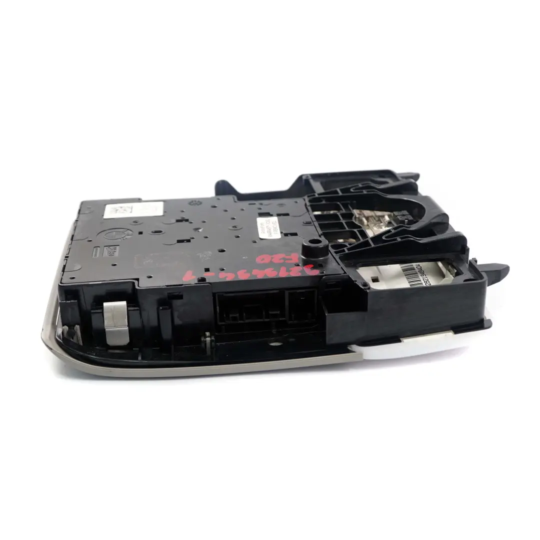 Lampka Podsufitki Podsufitka Szara do BMW F20 F22 o numerze 9219494 BMW F20 F22 Lampka Podsufitki Podsufitka Szara - SKU 9219494-1 - Numer Części 9219494