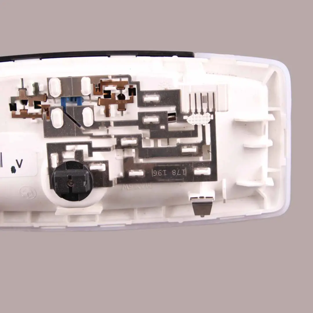 Eclairage intérieur de pavillon BMW F30 F32 Eclairage supérieur avant pour à propos du numéro de pièce 9219497 Eclairage intérieur de pavillon BMW F30 F32 Eclairage supérieur avant - SKU 9219497 - Numéro de pièce 9219497