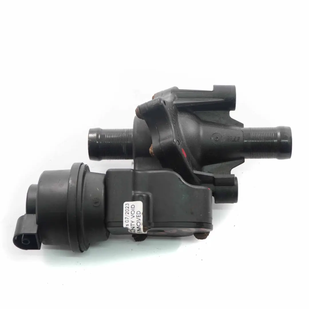 Thermostat Housing Renault Master 3 2.3DCI Coolant Cooling Unit to with Part number 922304507R Thermostat Housing Renault Master 3 2.3DCI Coolant Cooling Unit - SKU 922304507R - Part number 922304507R