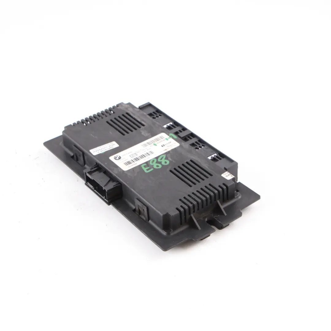 Fußraum ECU Lichtsteuermodul MAX Kuester FRM3R PL2 für BMW 1 er E81 mit Teilenummer 9224599 BMW 1 er E81 Fußraum ECU Lichtsteuermodul MAX Kuester FRM3R PL2 - SKU 9224599-1 - Teilenummer 9224599