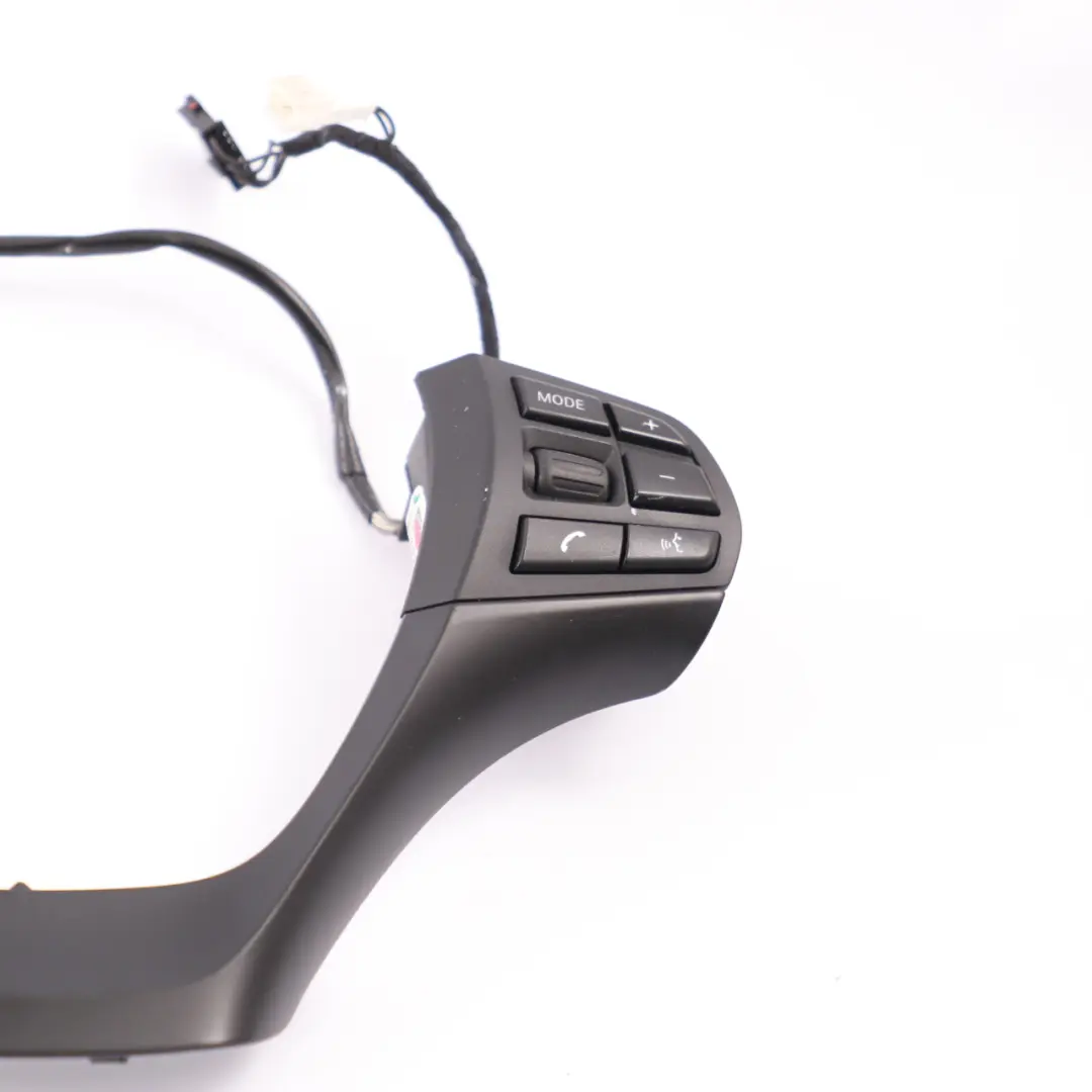 Coperchio Interruttore multifunzione di base Volante per BMW F20 F21 F30 con numero di parte 9225608 BMW F20 F21 F30 Coperchio Interruttore multifunzione di base Volante - SKU 9225608-2 - Numero di parte 9225608