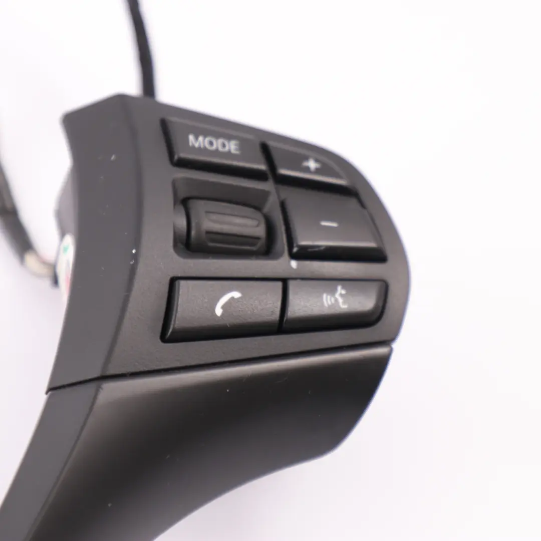 Coperchio Interruttore multifunzione di base Volante per BMW F20 F21 F30 con numero di parte 9225608 BMW F20 F21 F30 Coperchio Interruttore multifunzione di base Volante - SKU 9225608-2 - Numero di parte 9225608