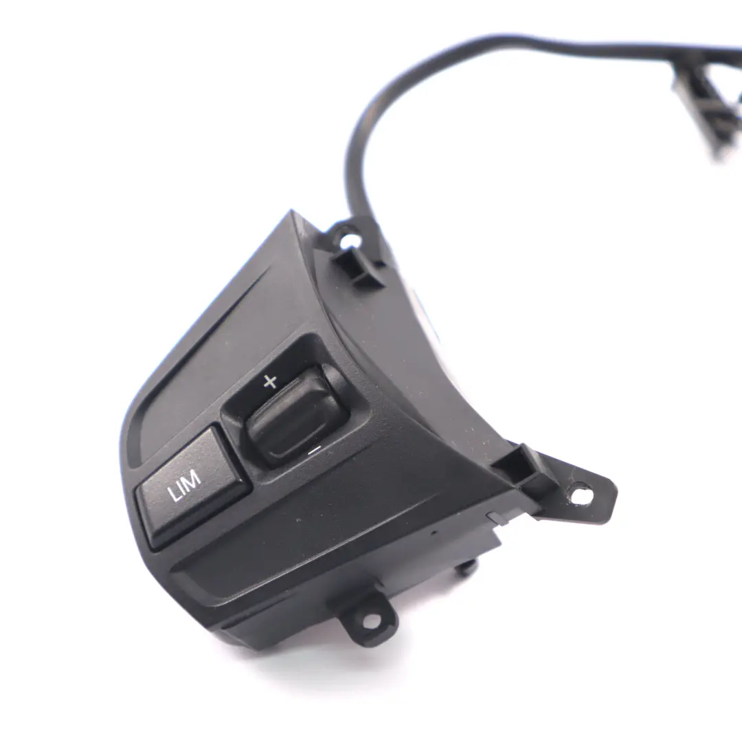 Interruttore Volante Multifunzione Sport per BMW F20 F21 F30 F31 con numero di parte 9225710 BMW F20 F21 F30 F31 Interruttore Volante Multifunzione Sport - SKU 9225710-6 - Numero di parte 9225710