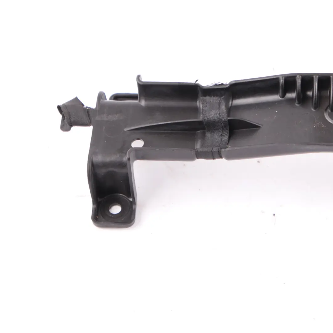 Innenraumhalterung Halterung Kunststoffverkleidung für BMW F10 mit Teilenummer 9225996 BMW F10 Innenraumhalterung Halterung Kunststoffverkleidung - SKU 9225996 - Teilenummer 9225996