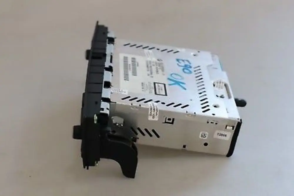 Professional Radio CD Player to BMW X1 E84 with Part number 9226392 BMW X1 E84 Professional Radio CD Player - SKU 9226392 - Part number 9226392