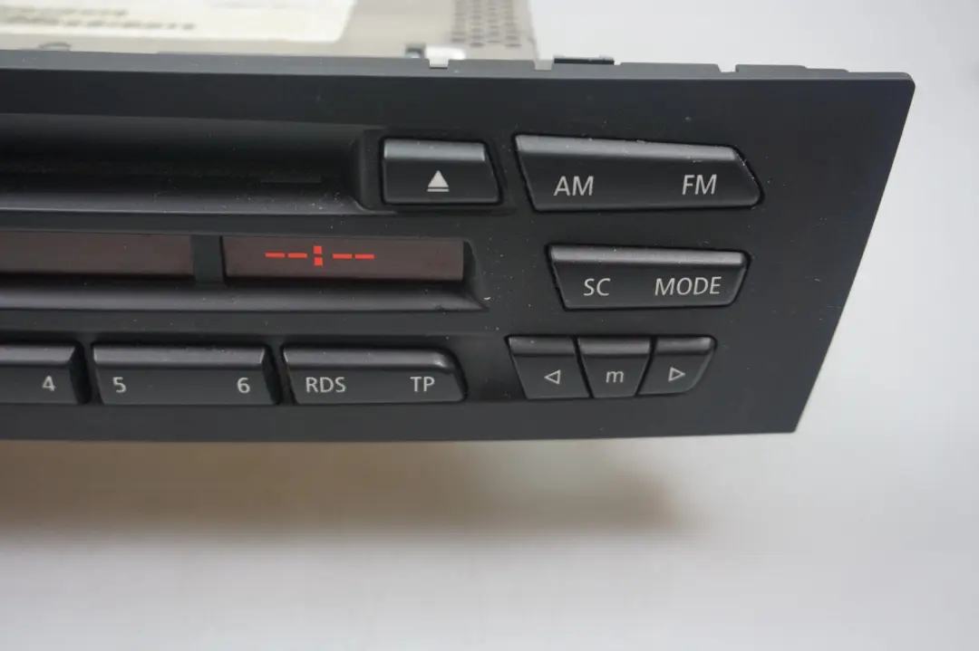 Autoradio CD Radio Business to BMW E81 E87 E90 E91 LCI E92 E93 with Part number 9229241 BMW E81 E87 E90 E91 LCI E92 E93 Autoradio CD Radio Business - SKU 9229241 - Part number 9229241