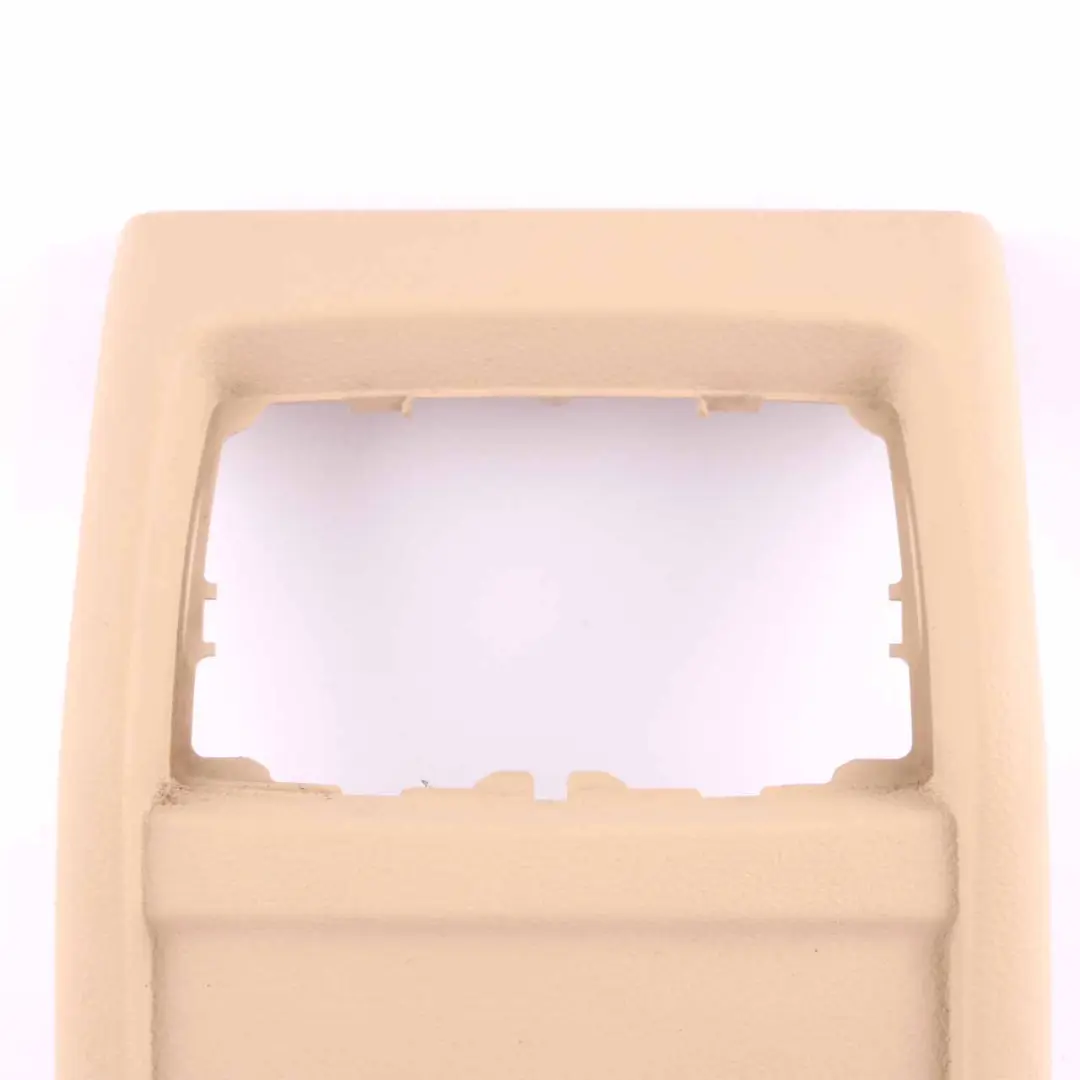 Ramka Osłona Konsoli Tylna Tył do BMW F30 F31 F32 o numerze 9235493 BMW F30 F31 F32 Ramka Osłona Konsoli Tylna Tył - SKU 9235493 - Numer Części 9235493