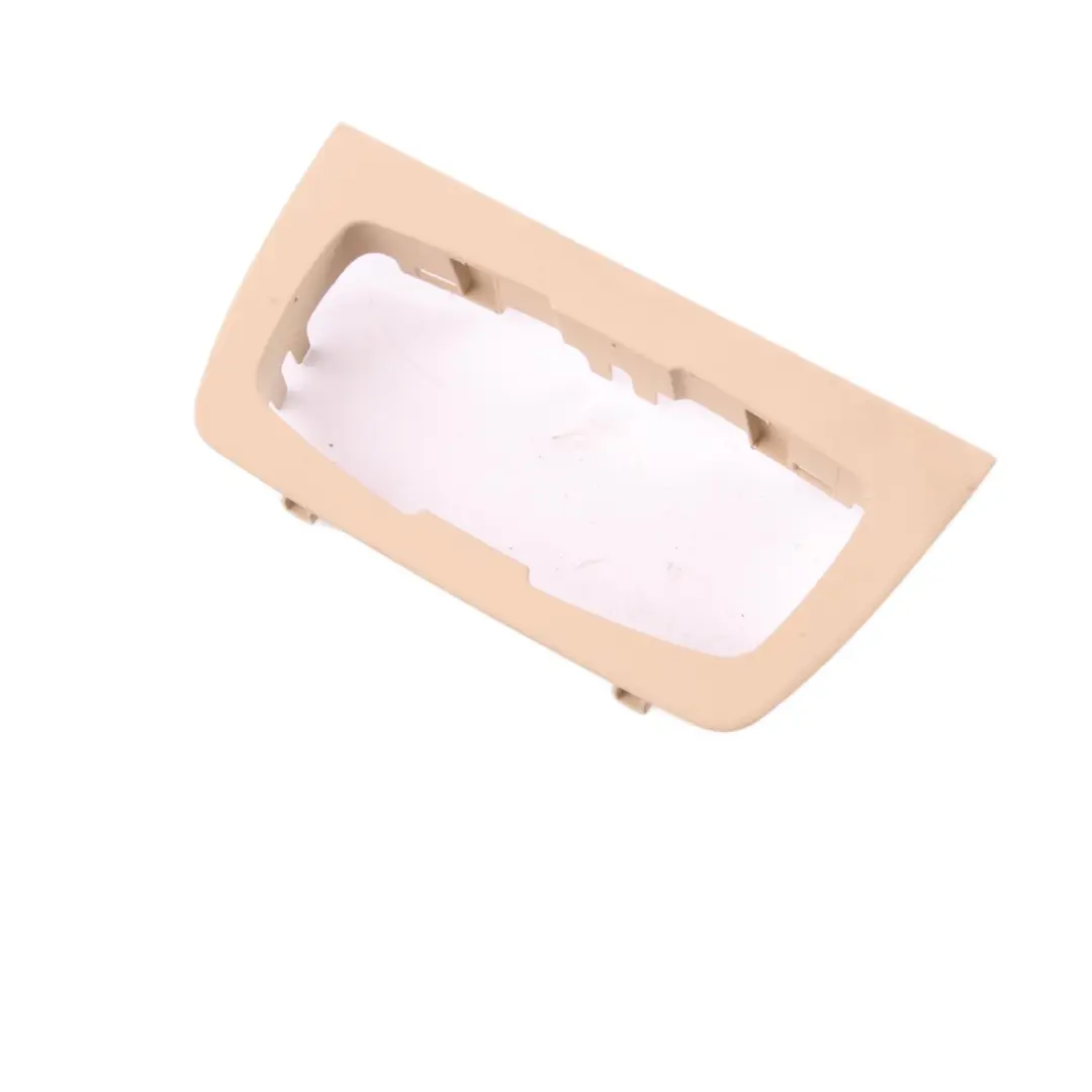 Coprifaro BMW F30 F31 F32 Surround Trim Light Venetobeige 9218531 per con numero di parte 9239297 Coprifaro BMW F30 F31 F32 Surround Trim Light Venetobeige 9218531 - SKU 9239297 - Numero di parte 9239297