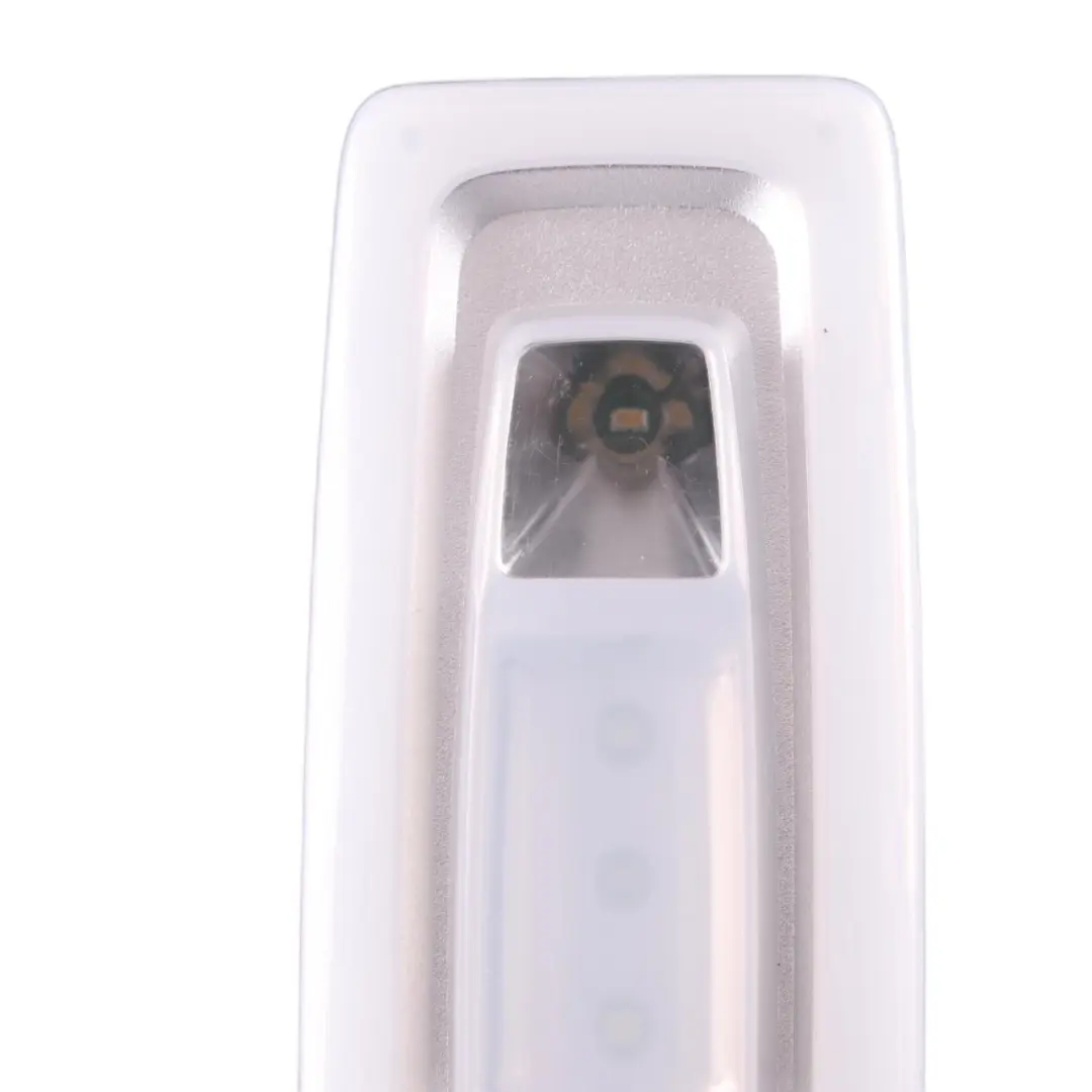 Lampka Światło Podsufitki Tył do BMW F31 o numerze 9239405 BMW F31 Lampka Światło Podsufitki Tył - SKU 9239405 - Numer Części 9239405