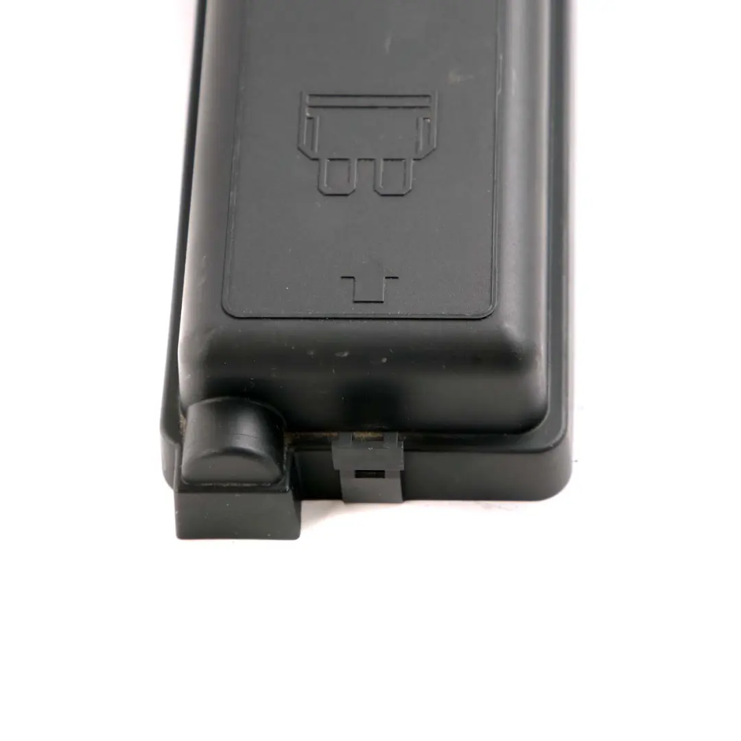 Couvercle de la boîte à fusibles de puissance pour MINI R55 R56 R57 LCI R60 R61 à propos du numéro de pièce 9240946 MINI R55 R56 R57 LCI R60 R61 Couvercle de la boîte à fusibles de puissance - SKU 9240946 - Numéro de pièce 9240946