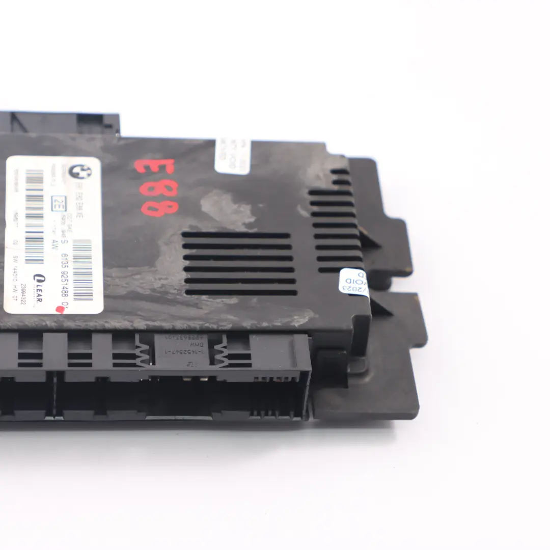 Módulo de Luz de Pie Unidad de Control ECU PL2 FRM3R para BMW E88 Cabrio con número de pieza 9251488 BMW E88 Cabrio Módulo de Luz de Pie Unidad de Control ECU PL2 FRM3R - SKU 9251488 - Número de pieza 9251488