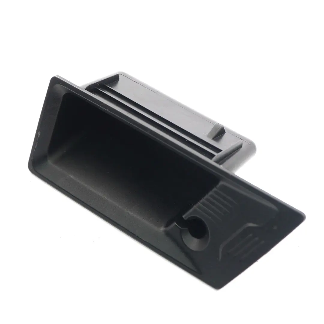 Inserto Portacenere Console Centrale per BMW F15 F16 F85 F86 con numero di parte 9251974 BMW F15 F16 F85 F86 Inserto Portacenere Console Centrale - SKU 9251974 - Numero di parte 9251974