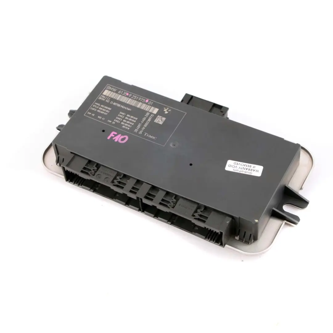 Controllo Luci Vano Piedi Modulo ECU Unità FRM3 per BMW F10 con numero di parte 9251975 BMW F10 Controllo Luci Vano Piedi Modulo ECU Unità FRM3 - SKU 9251975 - Numero di parte 9251975