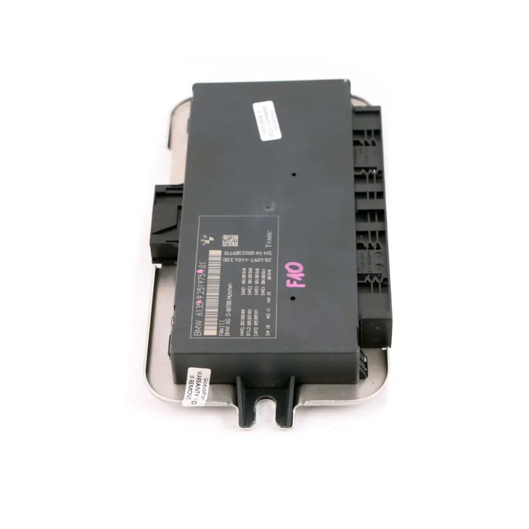 Controllo Luci Vano Piedi Modulo ECU Unità FRM3 per BMW F10 con numero di parte 9251975 BMW F10 Controllo Luci Vano Piedi Modulo ECU Unità FRM3 - SKU 9251975 - Numero di parte 9251975