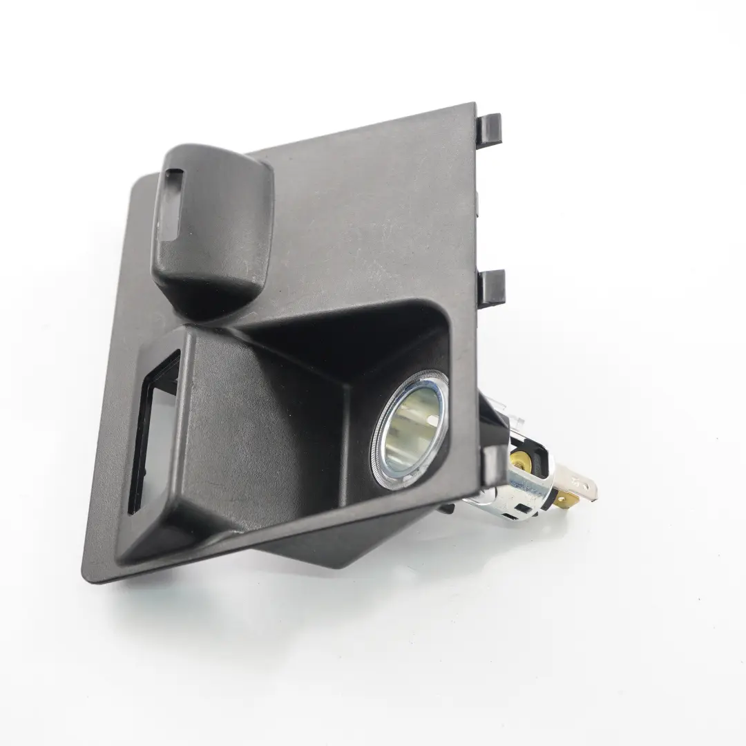 Interior Consola Central Toma 12V para BMW F15 F16 con número de pieza 9252108 BMW F15 F16 Interior Consola Central Toma 12V - SKU 9252108 - Número de pieza 9252108