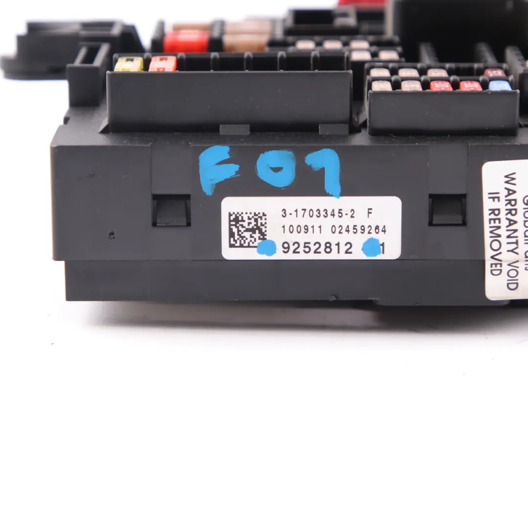 BMW F10 F11 F01 Caja de fusibles Relé de distribución de energía trasera - SKU 9252812 - Número de pieza 9252812