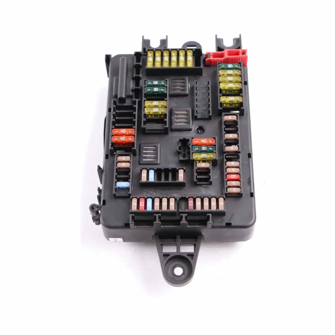 Caja de fusibles de la unidad control distribución para BMW F20 F21 F30 F31 con número de pieza 9261110 BMW F20 F21 F30 F31 Caja de fusibles de la unidad control distribución - SKU 9261110 - Número de pieza 9261110