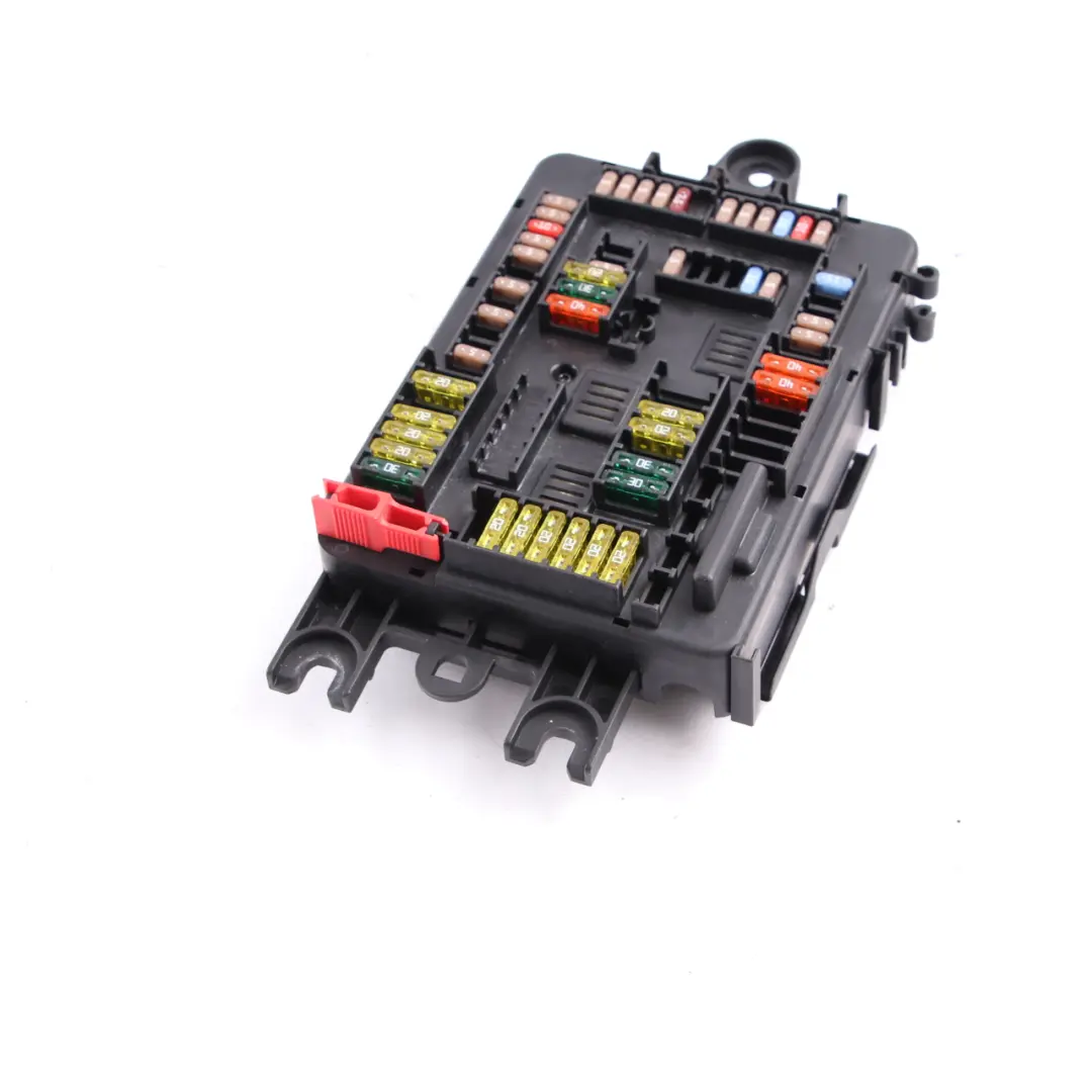 Caja de fusibles de la unidad control distribución para BMW F20 F21 F30 F31 con número de pieza 9261110 BMW F20 F21 F30 F31 Caja de fusibles de la unidad control distribución - SKU 9261110 - Número de pieza 9261110