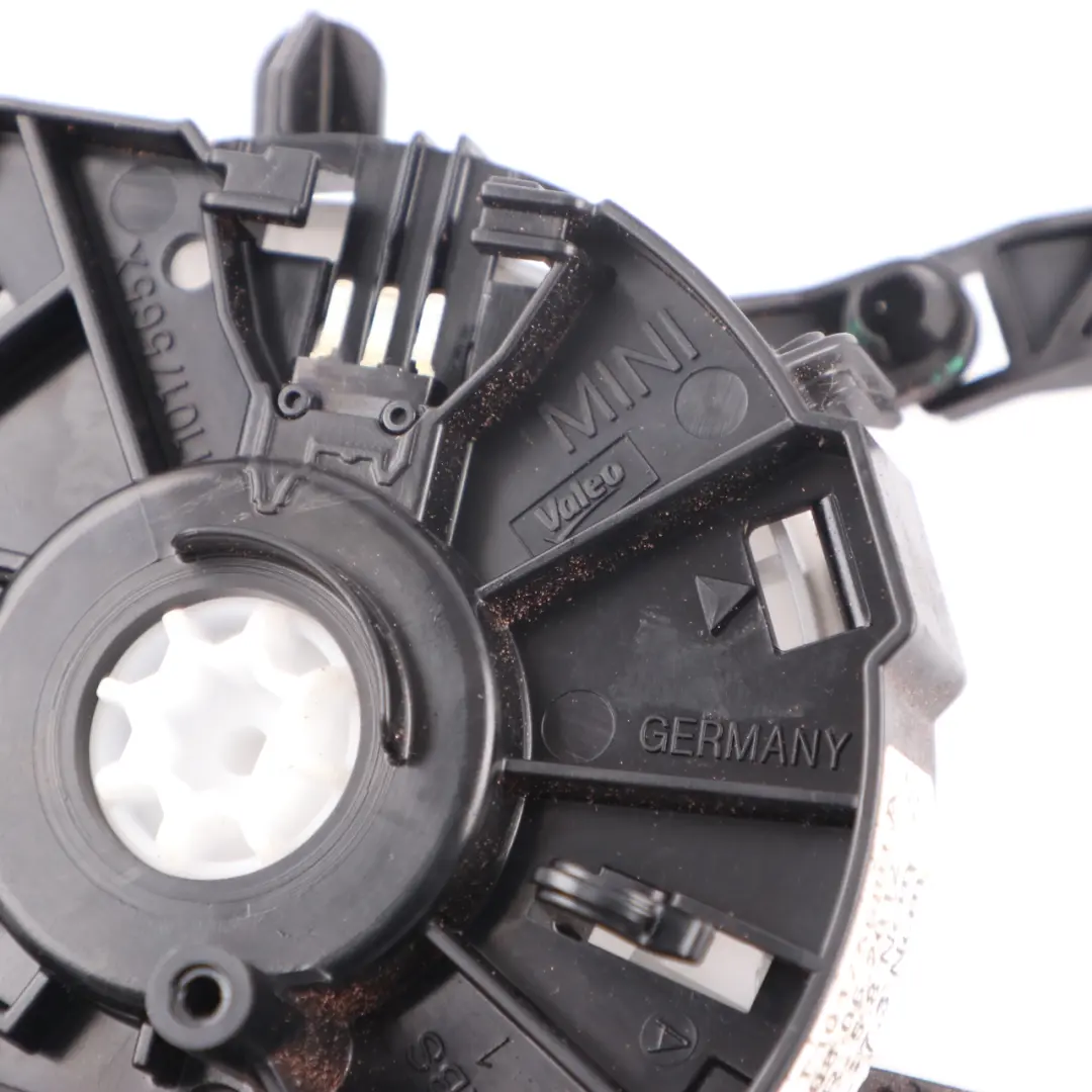 Heater Flap Motor Actuator Central Drive Unit to Mini R56 R57 R58 R59 with Part number 9270389 Mini R56 R57 R58 R59 Heater Flap Motor Actuator Central Drive Unit - SKU 9270389 - Part number 9270389