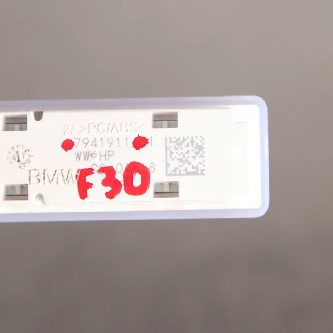 Luce Interna A Led per BMW F20 F21 F30 Mini F55 F56 F60 con numero di parte 9270505 BMW F20 F21 F30 Mini F55 F56 F60 Luce Interna A Led - SKU 9270505 - Numero di parte 9270505