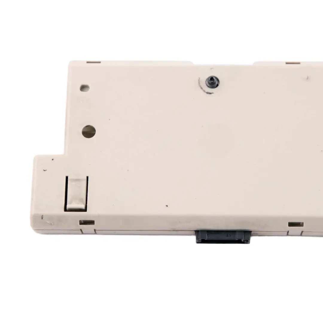 Antenne Aeral Verstärker Diversity 868 MHZ für BMW F01 F10 F13 mit Teilenummer 9276096 BMW F01 F10 F13 Antenne Aeral Verstärker Diversity 868 MHZ - SKU 9276096 - Teilenummer 9276096