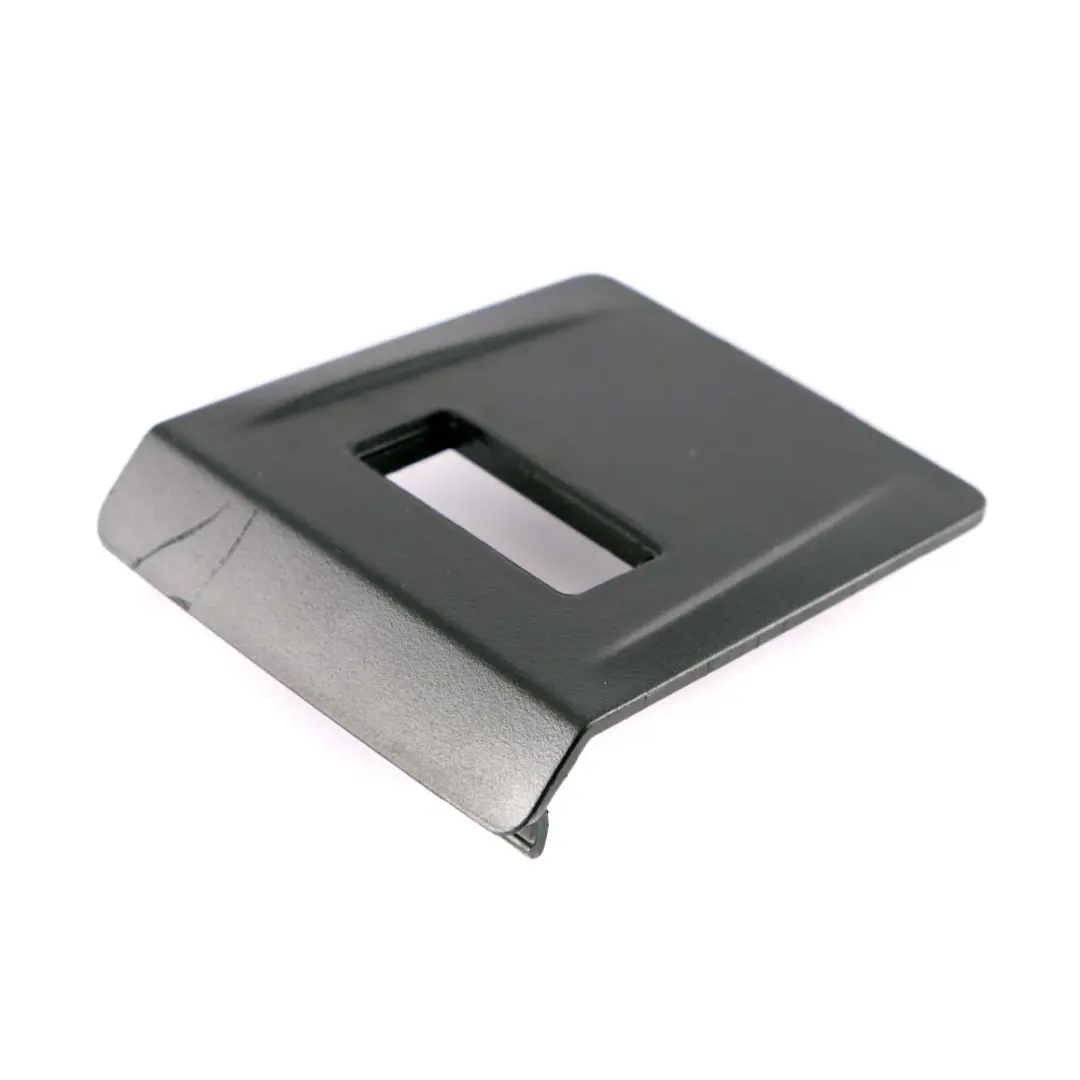 Presa USB Coprire il pannello di rivestimento nero per BMW F45 F46 con numero di parte 9284253 BMW F45 F46 Presa USB Coprire il pannello di rivestimento nero - SKU 9284253 - Numero di parte 9284253