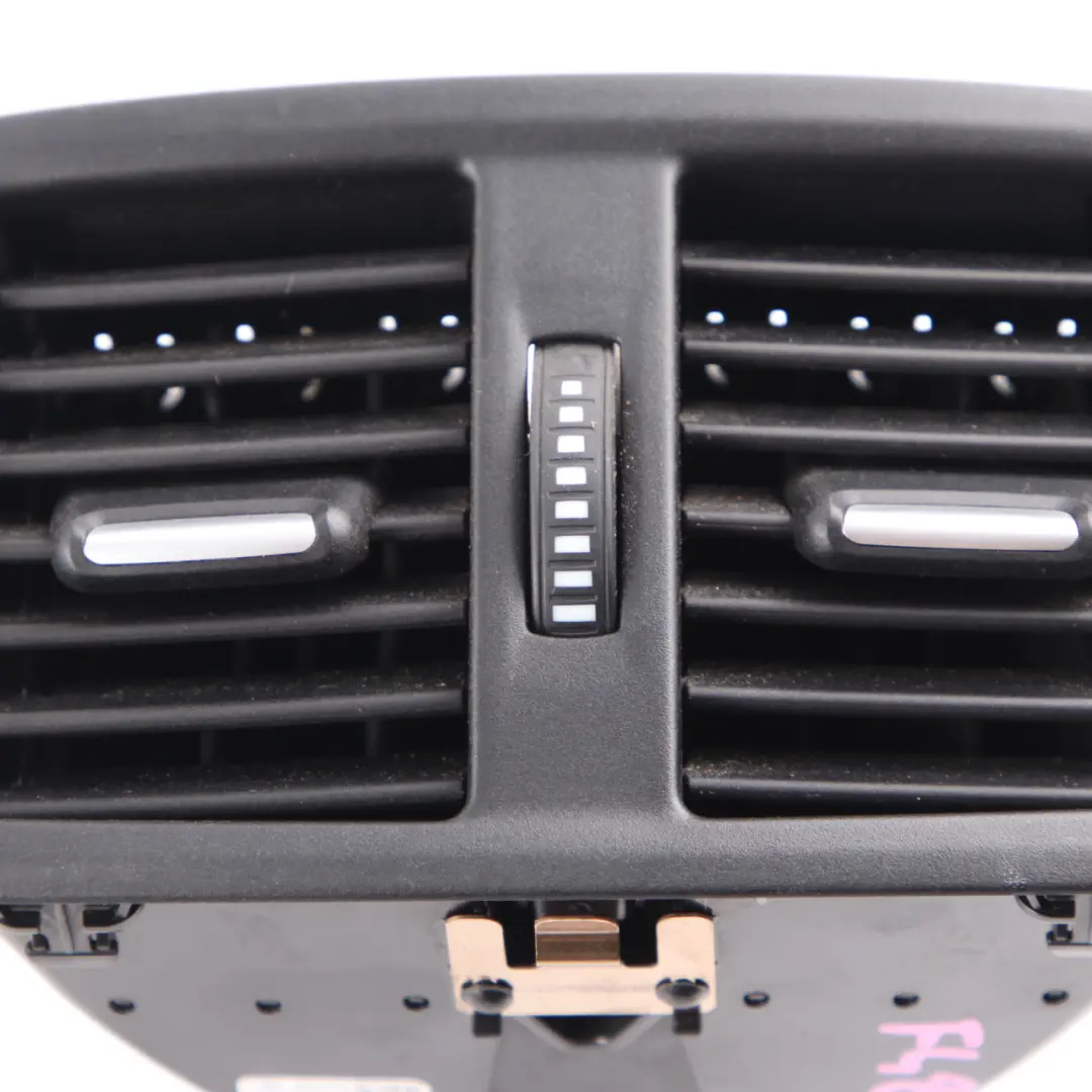 Rejilla Ventilación Aire Fresco Consola Central Trasera para BMW X1 F48 F39 con número de pieza 9292742 BMW X1 F48 F39 Rejilla Ventilación Aire Fresco Consola Central Trasera - SKU 9292742 - Número de pieza 9292742