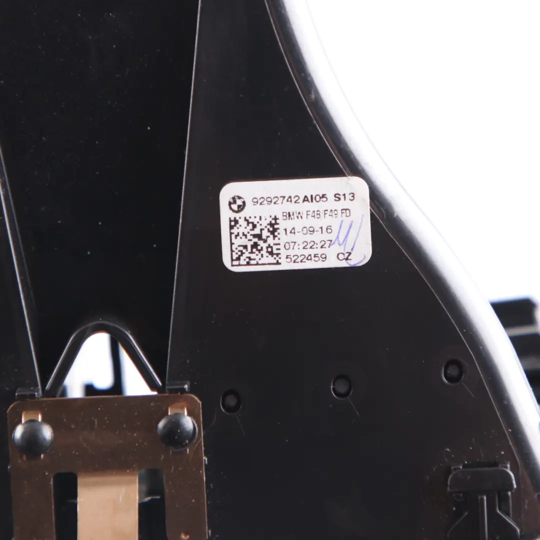 Kratka Wlotu Powietrza Konsoli Środkowej Tylna Tył do BMW X1 F48 F39 o numerze 9292742 BMW X1 F48 F39 Kratka Wlotu Powietrza Konsoli Środkowej Tylna Tył - SKU 9292742 - Numer Części 9292742