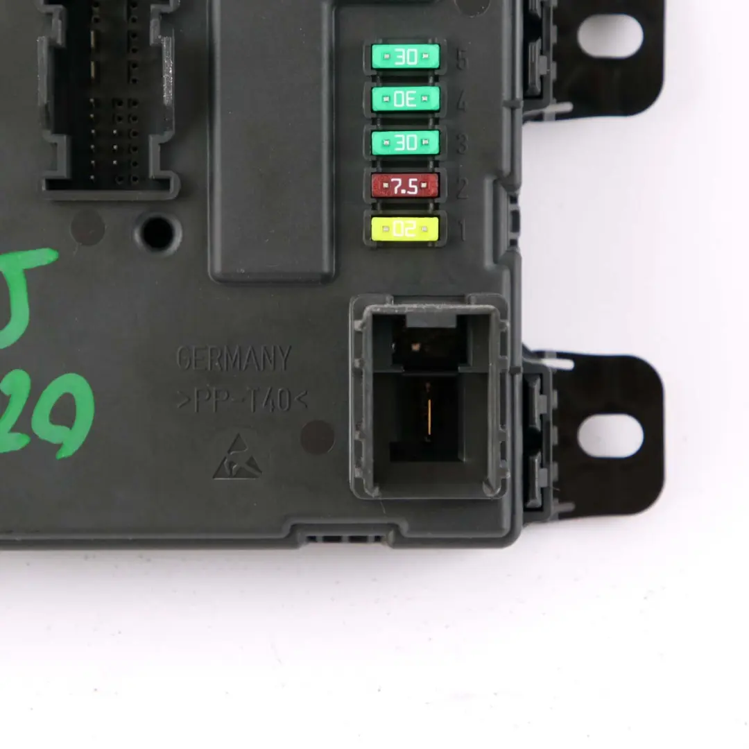 Hinten Elektronikmodul Sicherungskasten Steuergerät V5 REM für BMW F20 F21 F30 F31 mit Teilenummer 9293313 BMW F20 F21 F30 F31 Hinten Elektronikmodul Sicherungskasten Steuergerät V5 REM - SKU 9293313 - Teilenummer 9293313