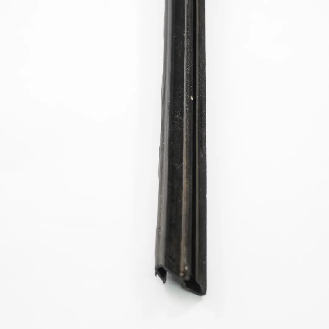 Peugeot Partner Joint de vitre porte avant gauche Joint d'étanchéité - SKU 9309Q7 - Numéro de pièce 9309Q7
