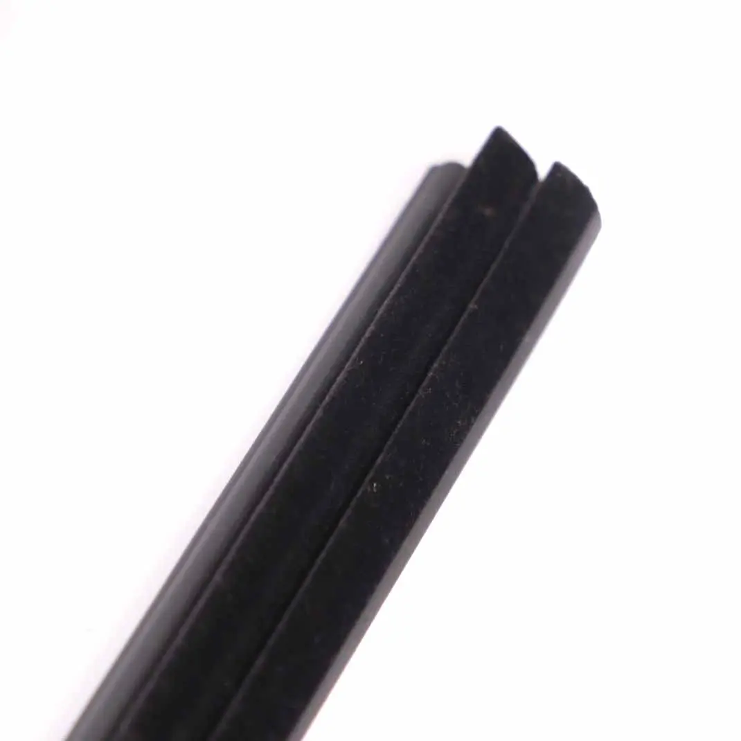 Joint de vitre porte avant droite Joint d'étanchéité pour Peugeot 207 à propos du numéro de pièce 9310G8 Peugeot 207 Joint de vitre porte avant droite Joint d'étanchéité - SKU 9310G8 - Numéro de pièce 9310G8