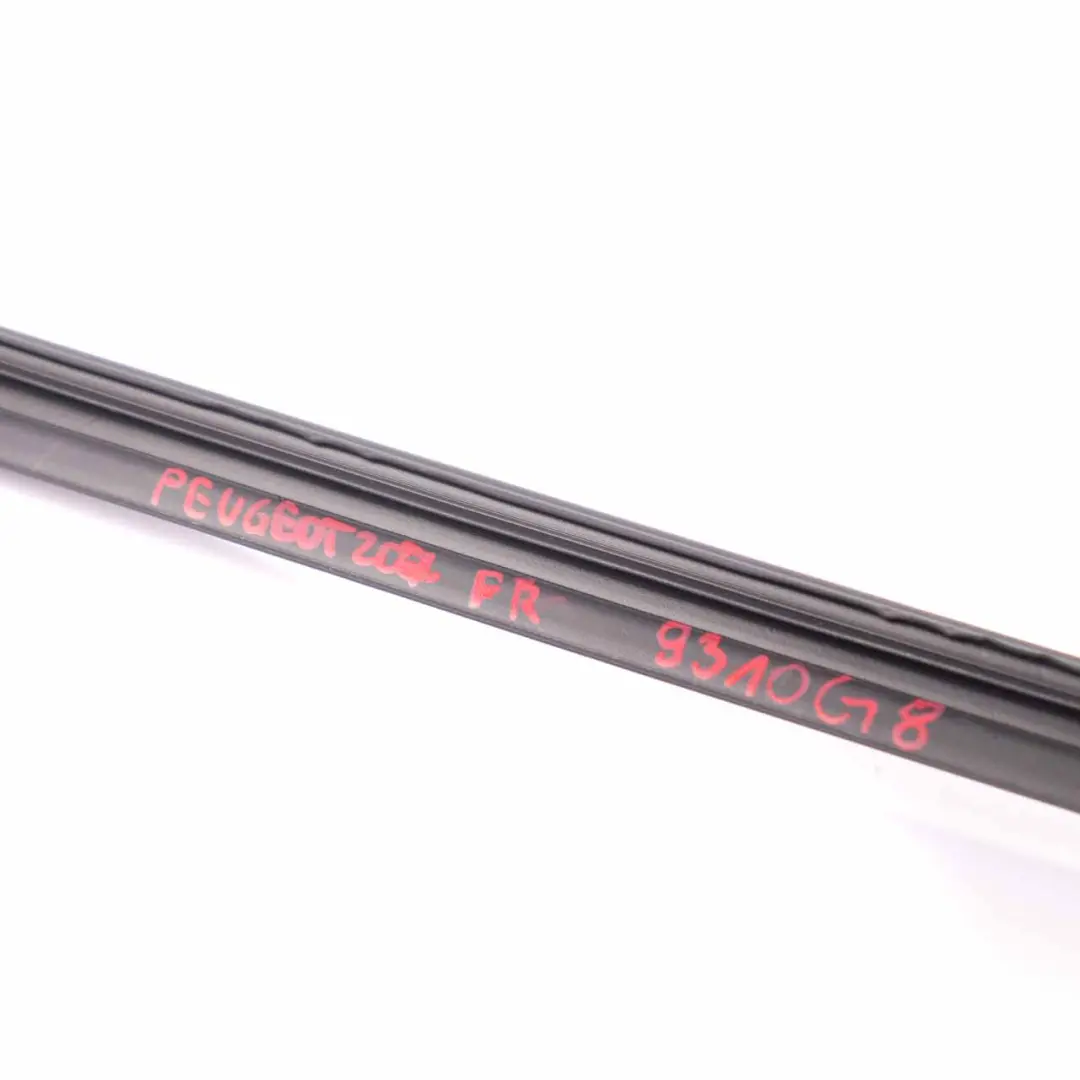 Joint de vitre porte avant droite Joint d'étanchéité pour Peugeot 207 à propos du numéro de pièce 9310G8 Peugeot 207 Joint de vitre porte avant droite Joint d'étanchéité - SKU 9310G8 - Numéro de pièce 9310G8