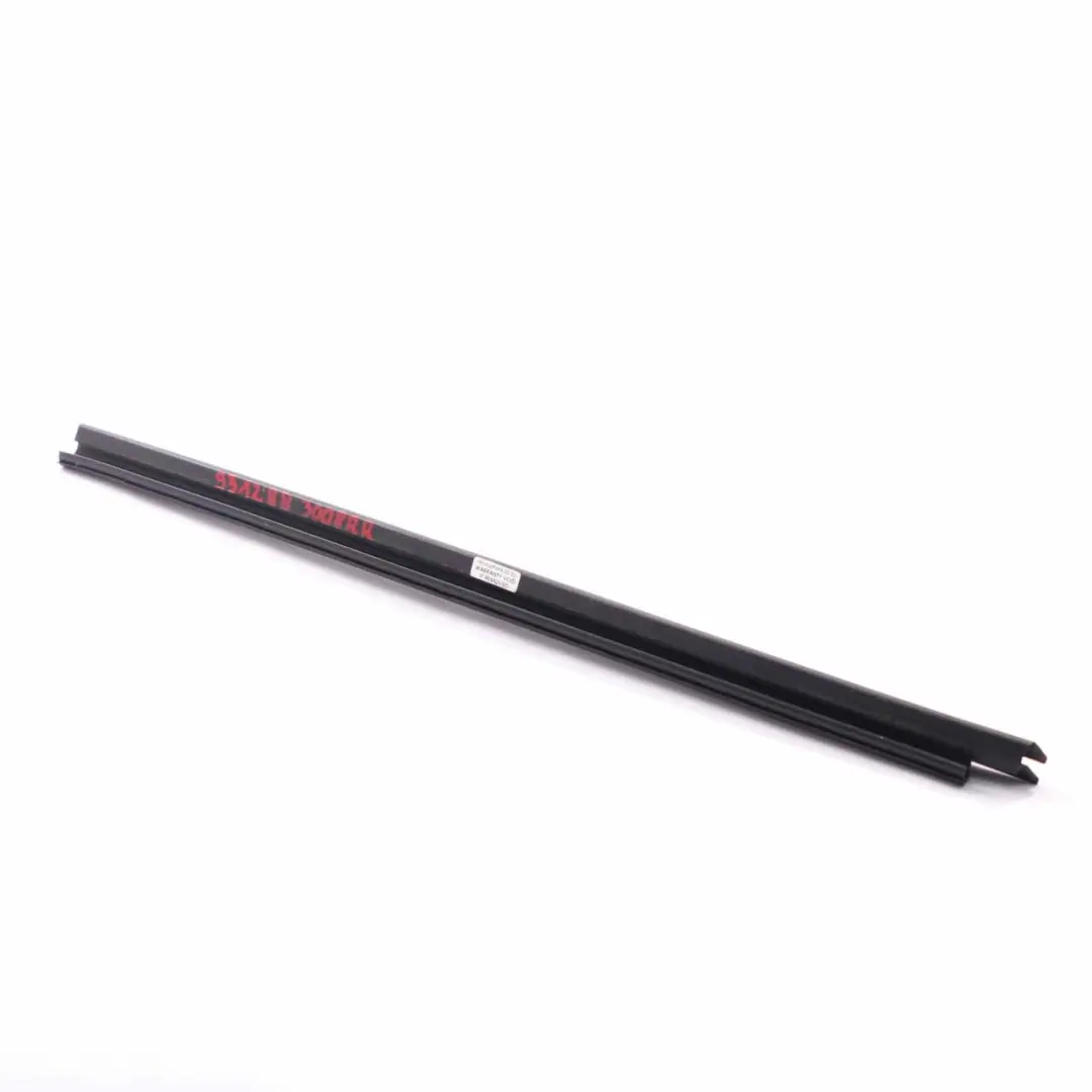 Peugeot 3008 Joint de vitre porte arriere droite Joint d'étanchéité - SKU 931288 - Numéro de pièce 931288