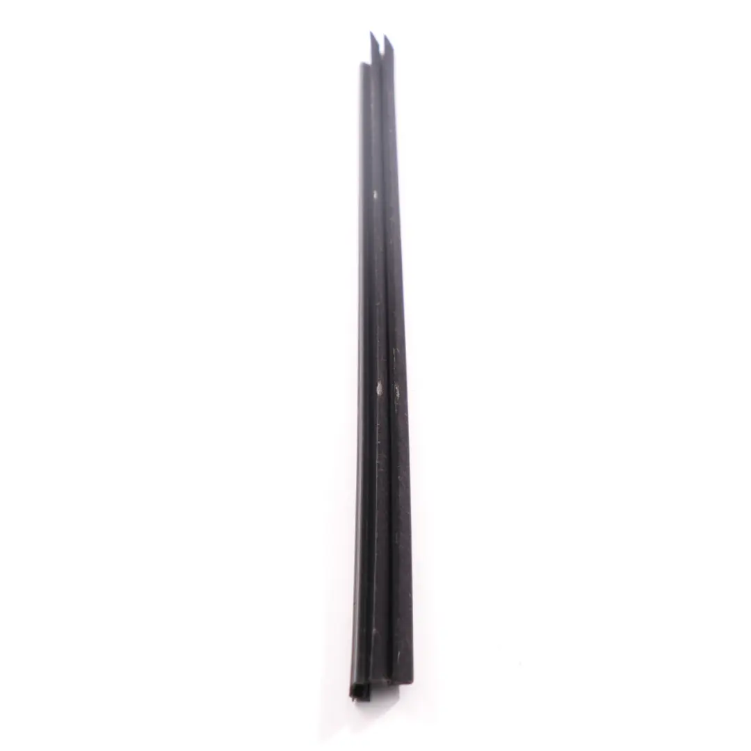Peugeot 3008 Joint de vitre porte arriere droite Joint d'étanchéité - SKU 931288 - Numéro de pièce 931288