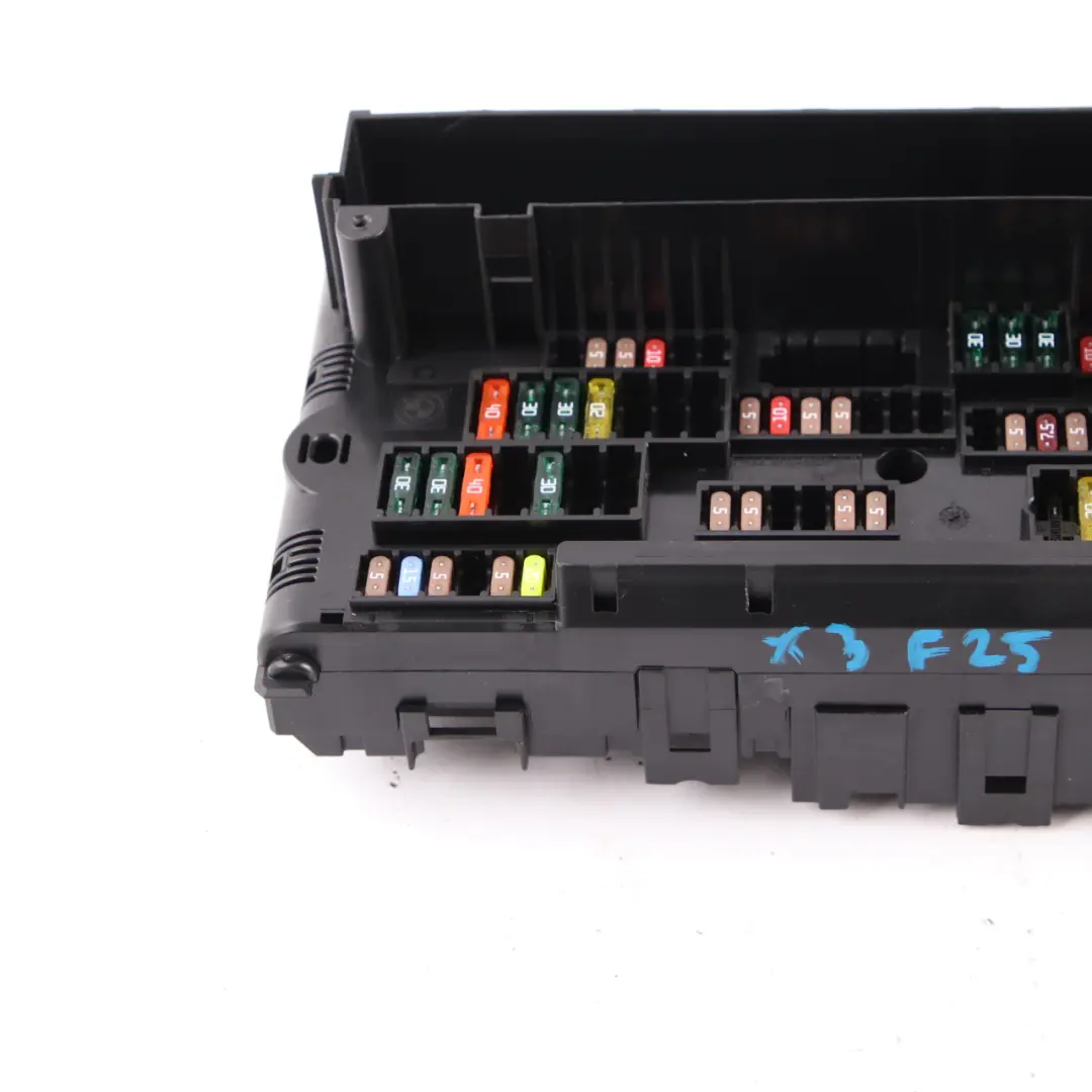 Distribution Box BMW X3 F25 Fuse Box Power Control Unit Front pour à propos du numéro de pièce 9315150 Distribution Box BMW X3 F25 Fuse Box Power Control Unit Front - SKU 9315150 - Numéro de pièce 9315150